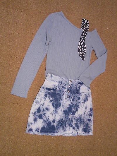 105）501円マーブルデニムスカート２