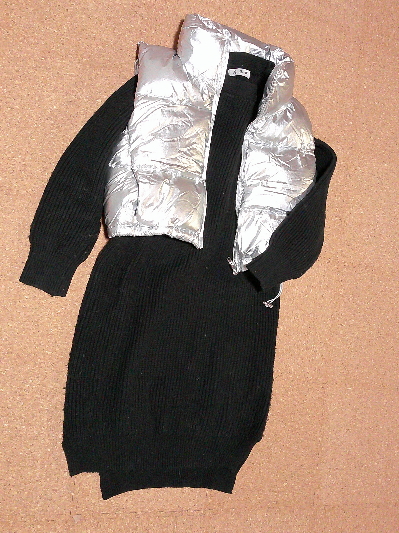 111)1,689円シルバーのダウンベスト