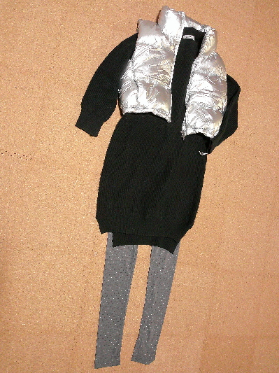 111)1,689円シルバーのダウンベスト