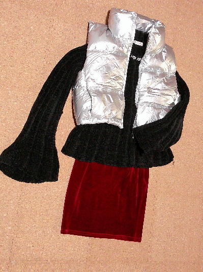 111)1,689円シルバーのダウンベスト