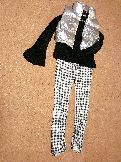 111)1,689円シルバーのダウンベスト