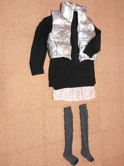 111)1,689円シルバーのダウンベスト