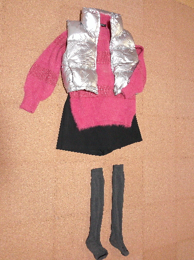 111)1,689円シルバーのダウンベスト