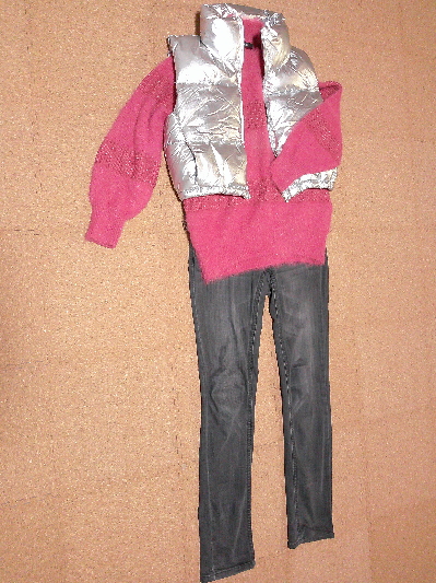 111)1,689円シルバーのダウンベスト