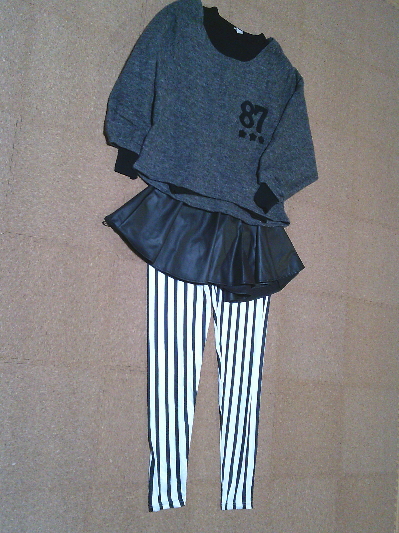 116)818円ストライプのレギンス