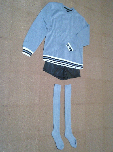 117)829円レザーのショートパンツ