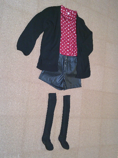 117)829円レザーのショートパンツ