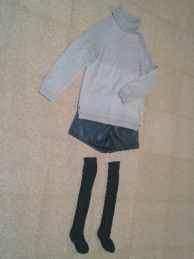 117)829円レザーのショートパンツ