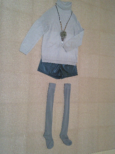 117)829円レザーのショートパンツ