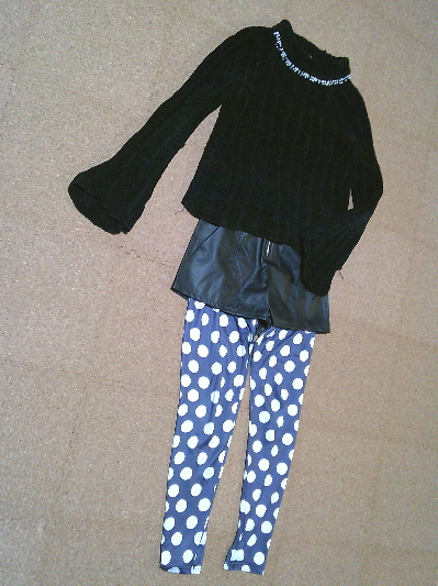 118)829円レザーのショートパンツ