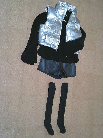 118)829円レザーのショートパンツ