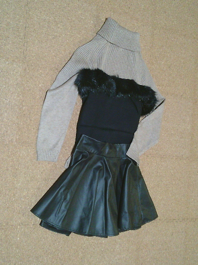 119)550円ファーのチューブトップ