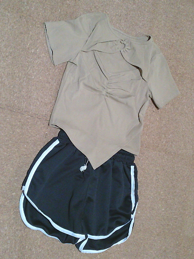 121)286円フロントハートTシャツ2