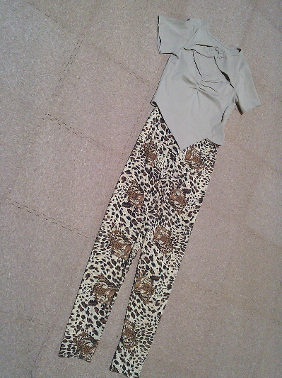 121)286円フロントハートTシャツ2