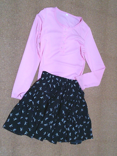 122）285円ボタン飾りの長袖Tシャツ