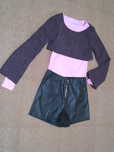 122）285円ボタン飾りの長袖Tシャツ