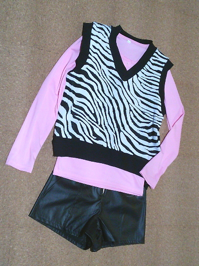 123）285円ボタン飾りの長袖Tシャツ２