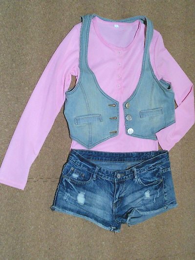 123）285円ボタン飾りの長袖Tシャツ２