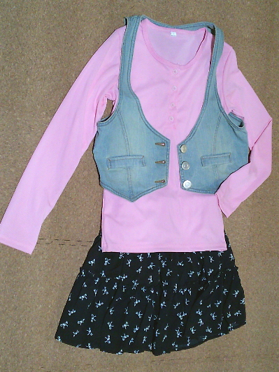 123）285円ボタン飾りの長袖Tシャツ２