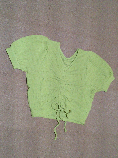 124）300円緑のくしゅトップス