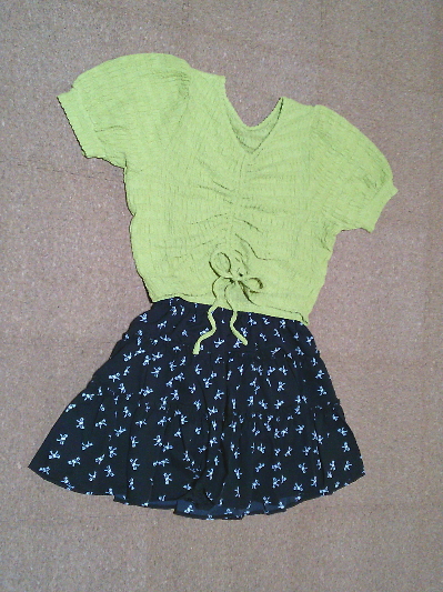 124）300円緑のくしゅトップス