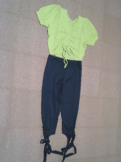 124）300円緑のくしゅトップス