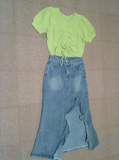 124）300円緑のくしゅトップス