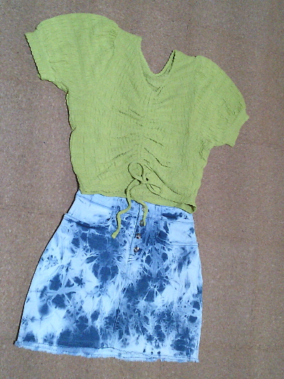 124）300円緑のくしゅトップス