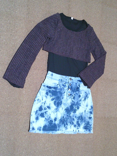 129)285円ボタン飾りの長袖Tシャツ・黒2