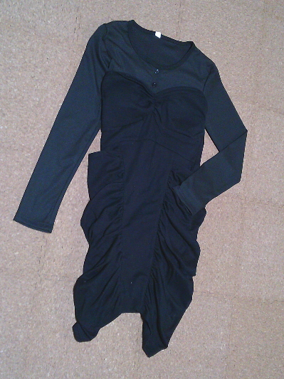 129)285円ボタン飾りの長袖Tシャツ・黒2