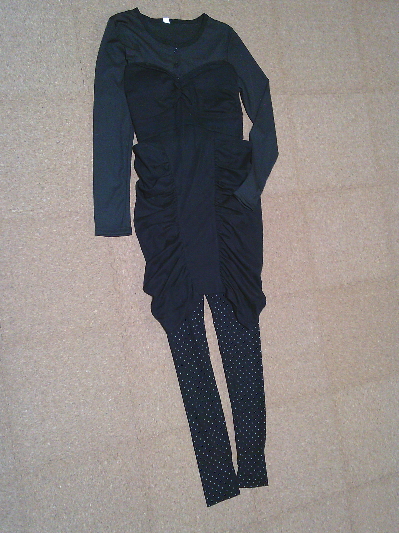 129)285円ボタン飾りの長袖Tシャツ・黒2