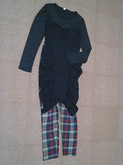 129)285円ボタン飾りの長袖Tシャツ・黒2