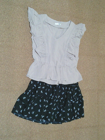 130)690円ノースリブラウス