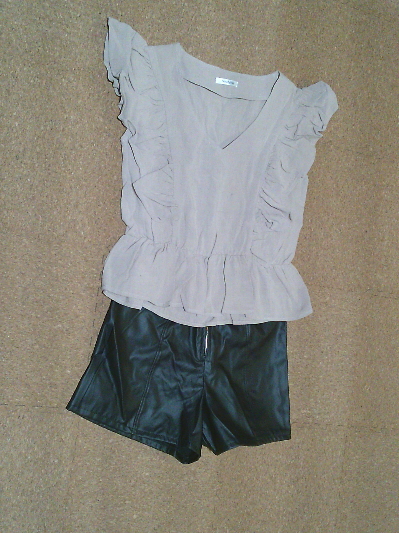 130)690円ノースリブラウス