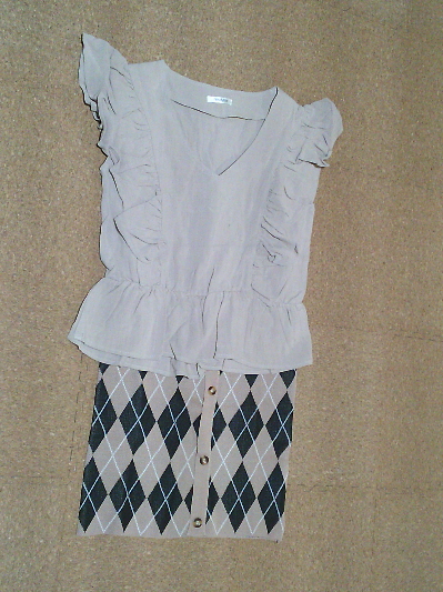 130)690円ノースリブラウス