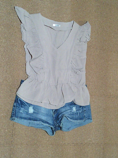 131）690円ノースリブラウス２