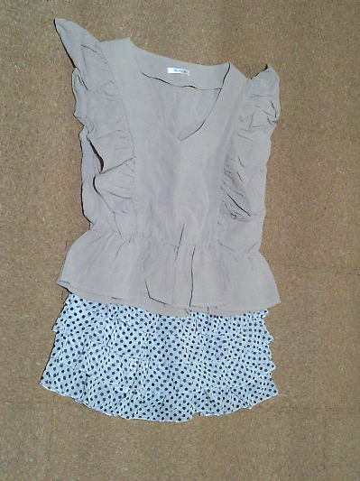 131）690円ノースリブラウス２