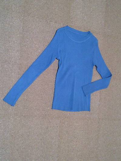 137）582円ニット・ブルー２