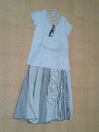 141)360円メガネ付きバックリボンTシャツ2