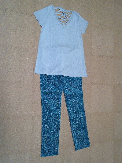 143）649円ベイズリー柄ストレッチパンツ２