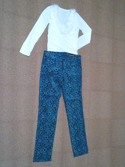 143）649円ベイズリー柄ストレッチパンツ２