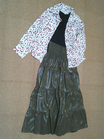 144）990円レザーティアードスカート・緑