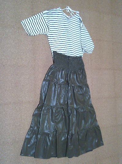 145)990円レザーティアードスカート・緑2