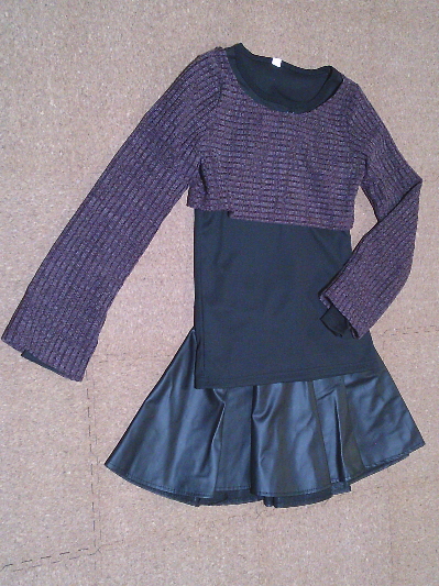 149)687円レザーのミニスカート黒3