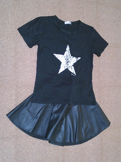 149)687円レザーのミニスカート黒3