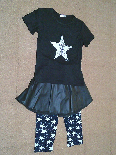 149)687円レザーのミニスカート黒3