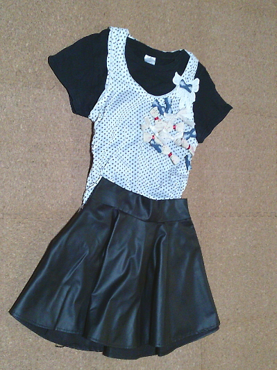 149)687円レザーのミニスカート黒3