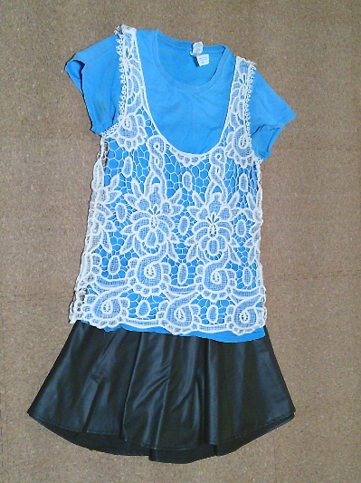 149)687円レザーのミニスカート黒3