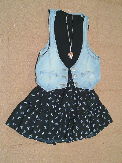 153）297円リボン柄スカート２