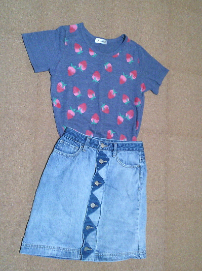 160)550円いちごTシャツ